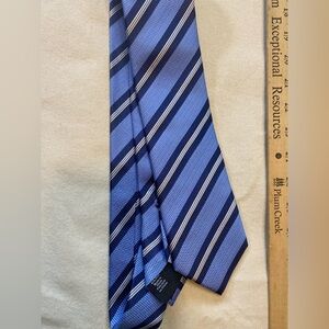 NWT Nordstrom Men’s Shop Blues and Cremes Diagonal Striped Tie 100% Silk OSFM